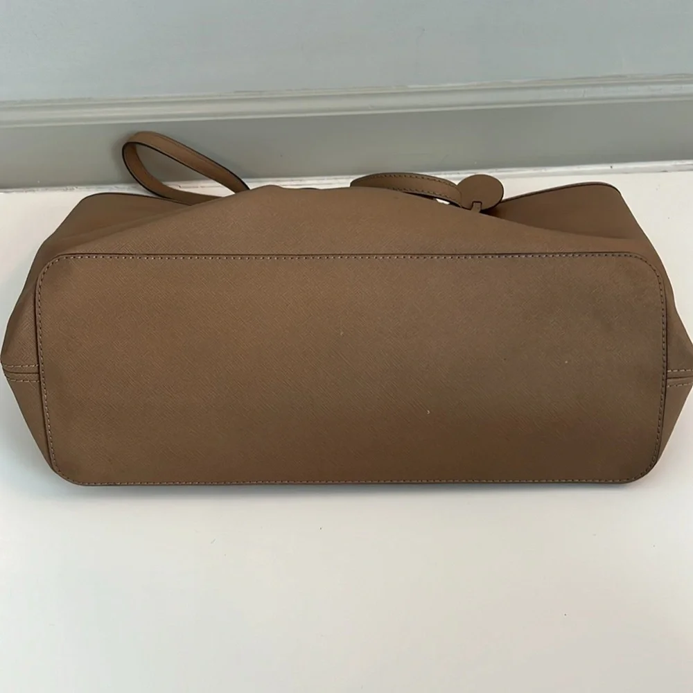 VGUC Michael Kors Large Tan Leather Tote - Picture 6 of 11
